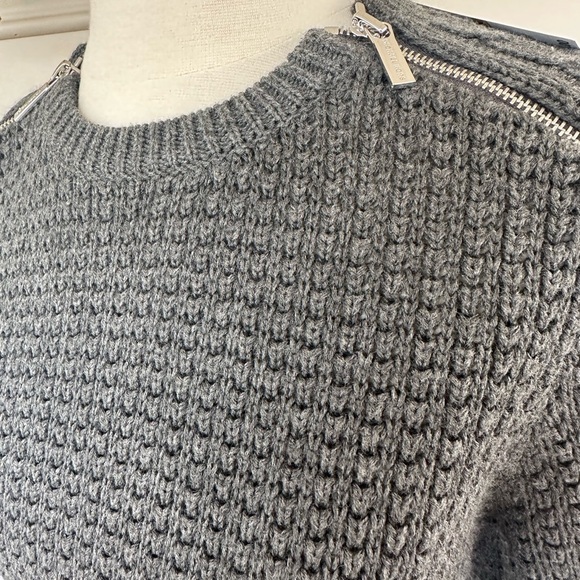 Michael Kors gray chunky knit sweater size S - Picture 10 of 15